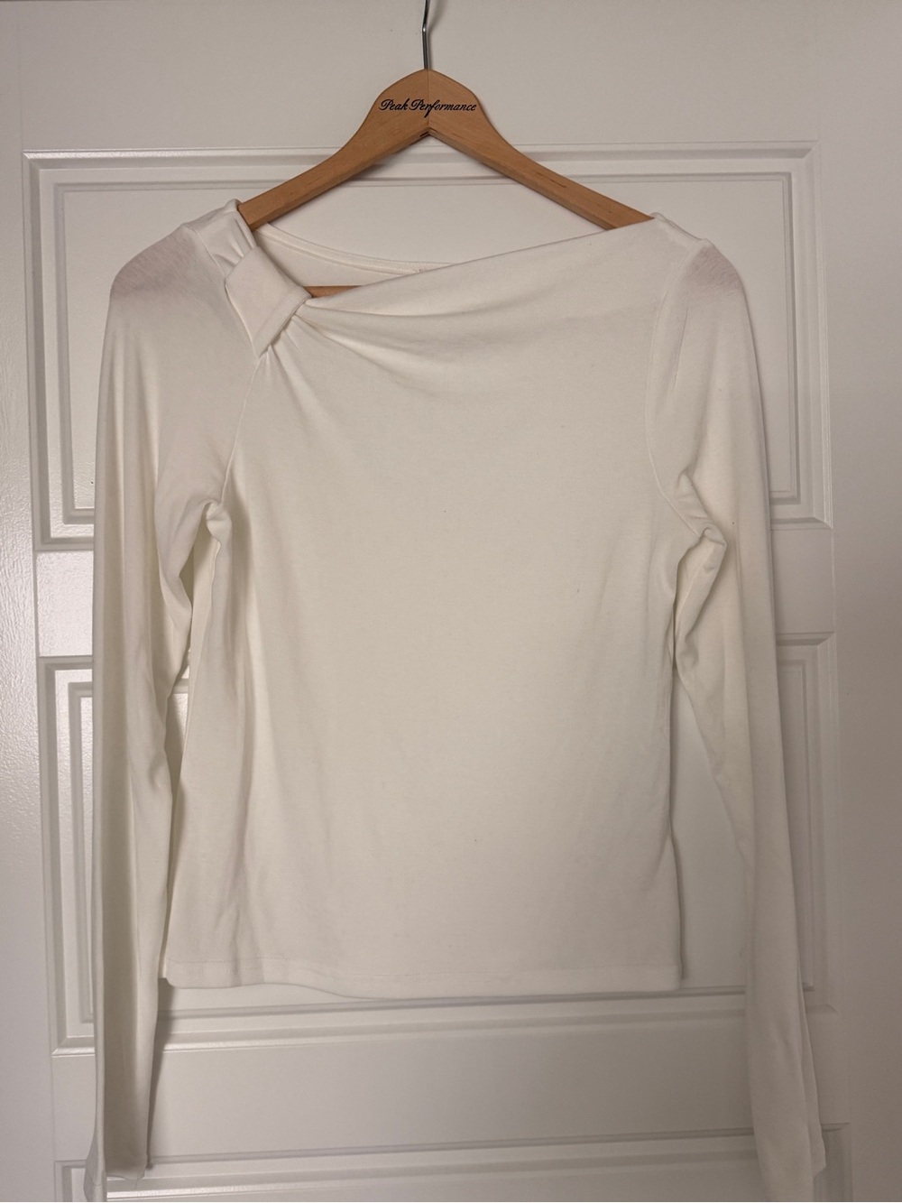 Women’s White Long-Sleeve Twist-Neck Top